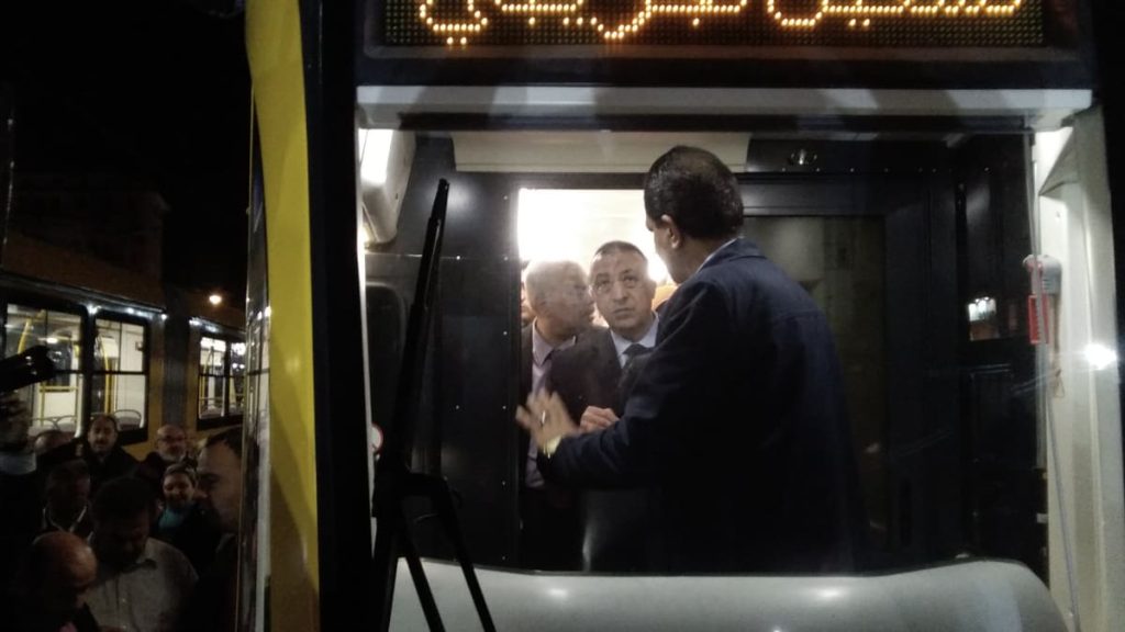 65177 المحافظ داخل الترام